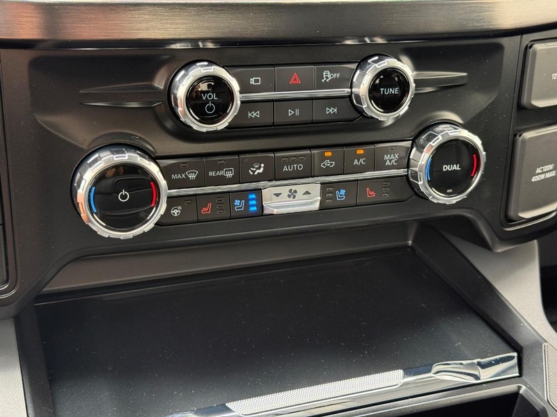 Ford Super Duty F-250 SRW Vehicle Full-screen Gallery Image 16