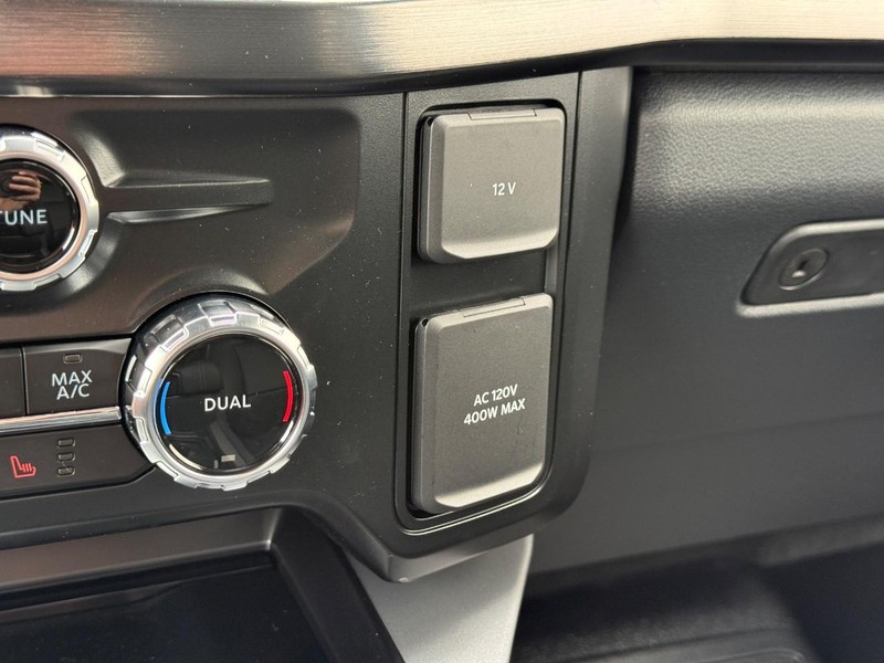 Ford Super Duty F-250 SRW Vehicle Full-screen Gallery Image 17