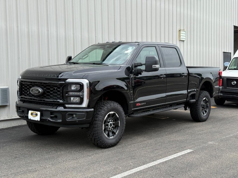 Ford Super Duty F-350 SRW Vehicle Full-screen Gallery Image 2