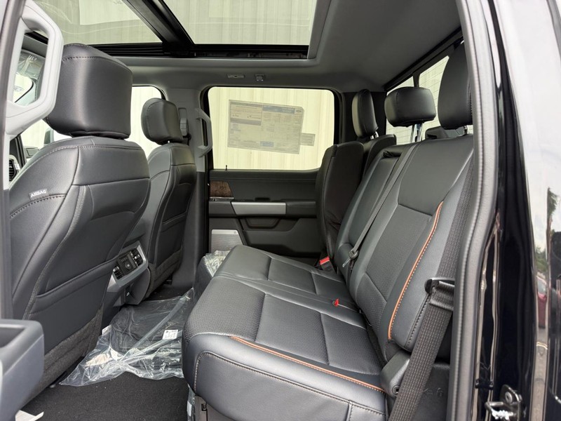 Ford Super Duty F-350 SRW Vehicle Full-screen Gallery Image 6