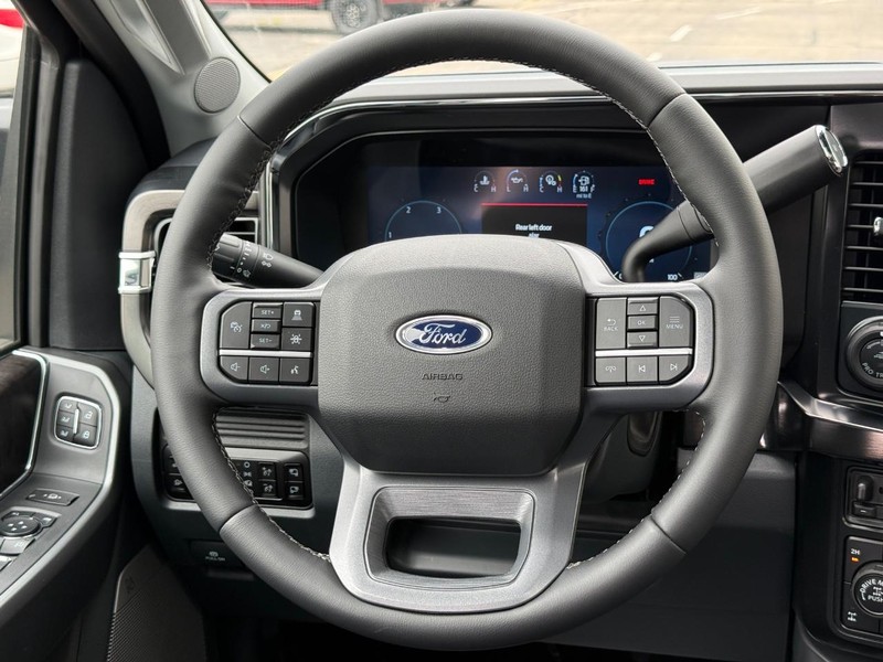 Ford Super Duty F-350 SRW Vehicle Full-screen Gallery Image 10