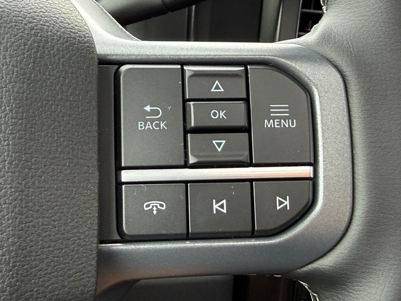 Ford Super Duty F-350 SRW Vehicle Full-screen Gallery Image 12