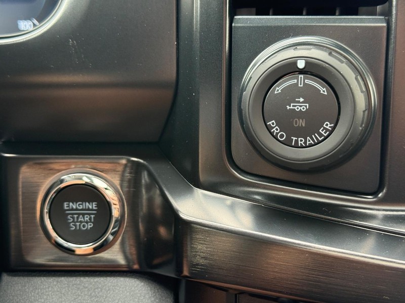 Ford Super Duty F-350 SRW Vehicle Full-screen Gallery Image 13