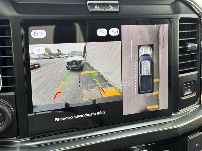 Ford Super Duty F-350 SRW Vehicle Full-screen Gallery Image 15