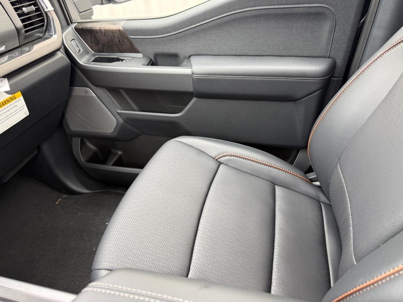 Ford Super Duty F-350 SRW Vehicle Full-screen Gallery Image 19