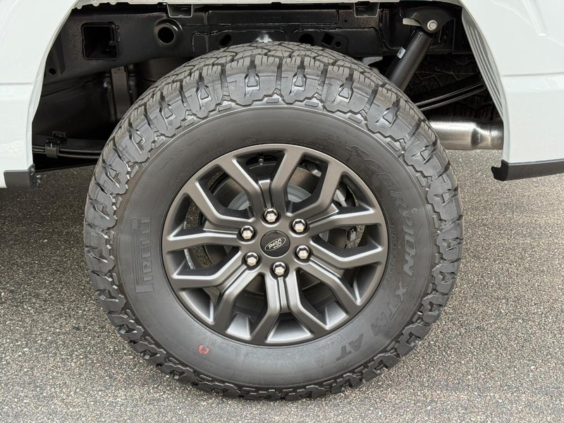 Ford F-150 Vehicle Full-screen Gallery Image 5
