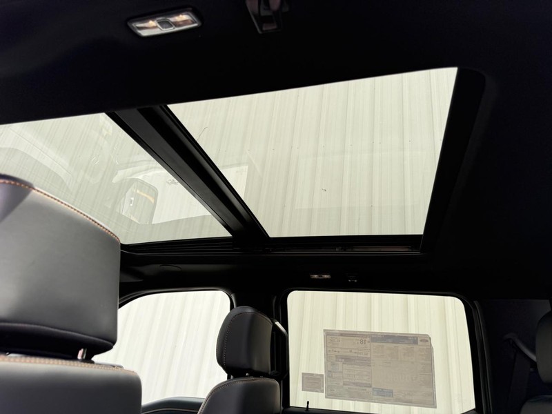 Ford F-150 Vehicle Full-screen Gallery Image 7