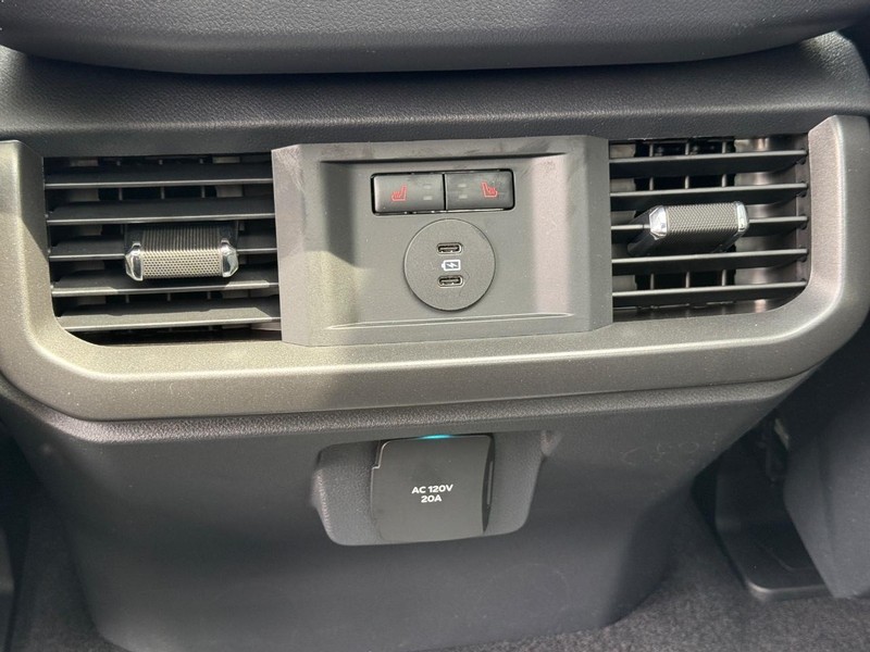 Ford F-150 Vehicle Full-screen Gallery Image 8