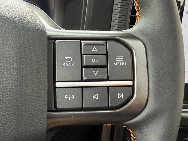 Ford F-150 Vehicle Full-screen Gallery Image 12