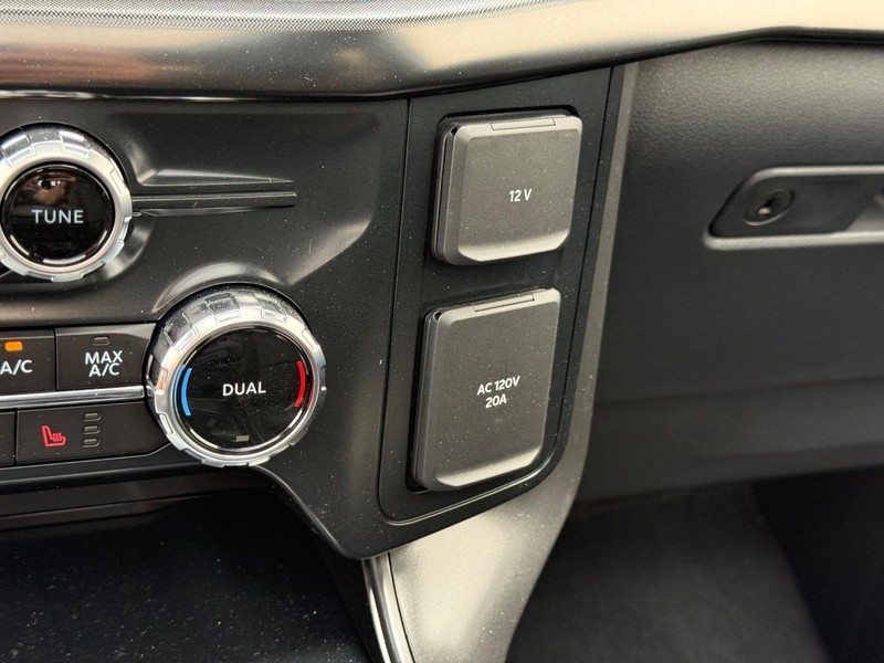 Ford F-150 Vehicle Full-screen Gallery Image 18