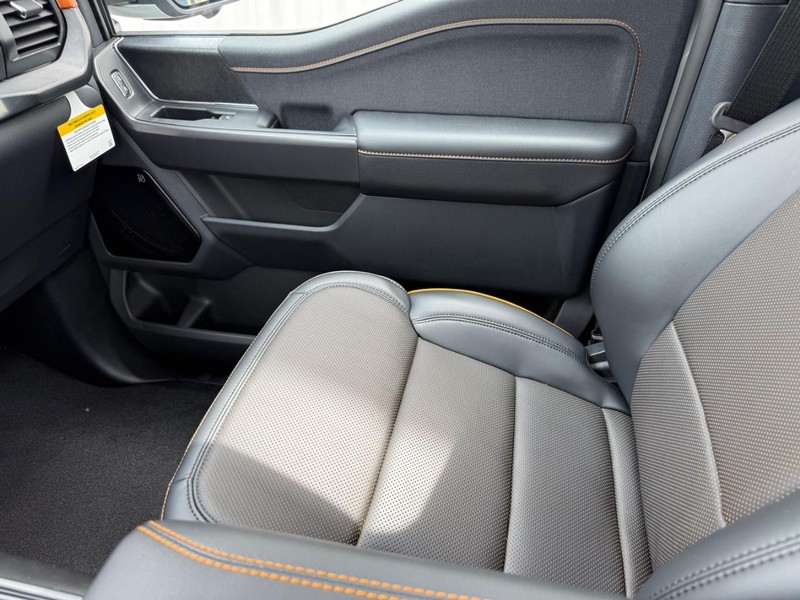 Ford F-150 Vehicle Full-screen Gallery Image 20