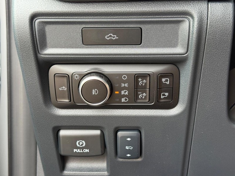 Ford F-150 Vehicle Full-screen Gallery Image 21