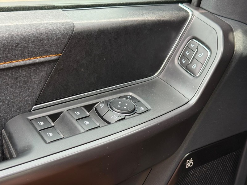 Ford F-150 Vehicle Full-screen Gallery Image 23