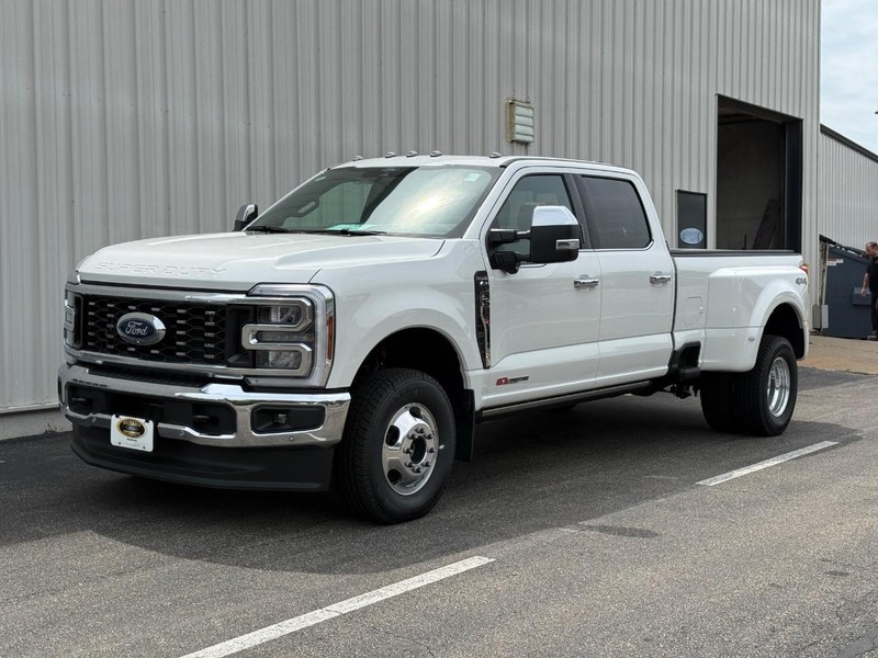 Ford Super Duty F-350 DRW Vehicle Full-screen Gallery Image 2