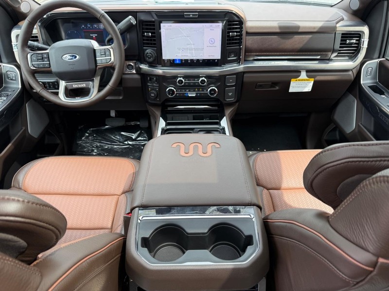 Ford Super Duty F-350 DRW Vehicle Full-screen Gallery Image 9