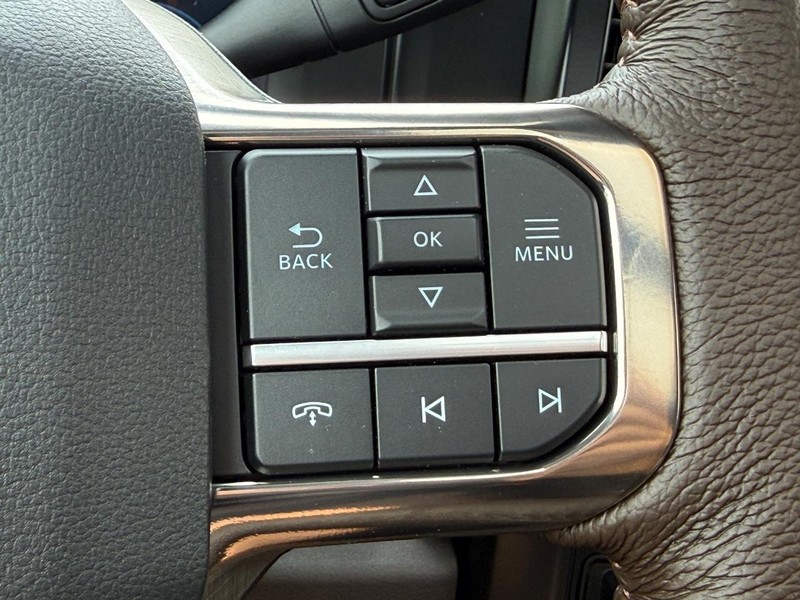 Ford Super Duty F-350 DRW Vehicle Full-screen Gallery Image 12