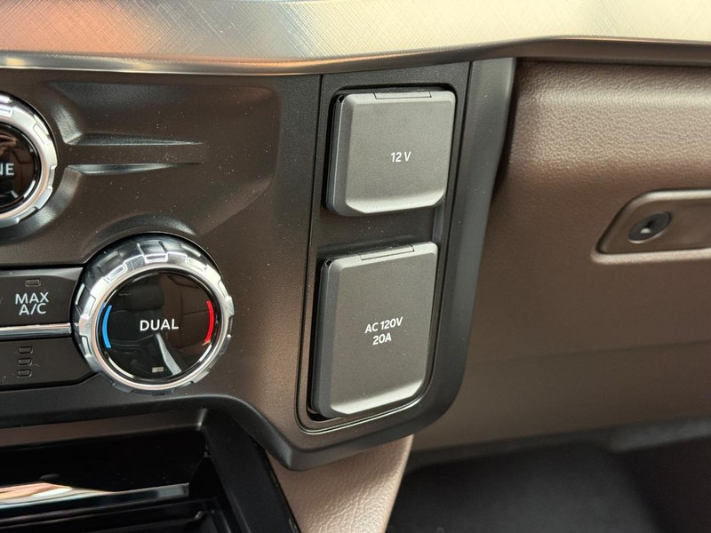 Ford Super Duty F-350 DRW Vehicle Full-screen Gallery Image 18