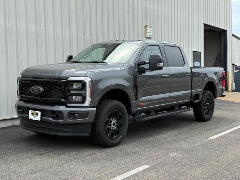 Ford Super Duty F-250 SRW Vehicle Full-screen Gallery Image 2