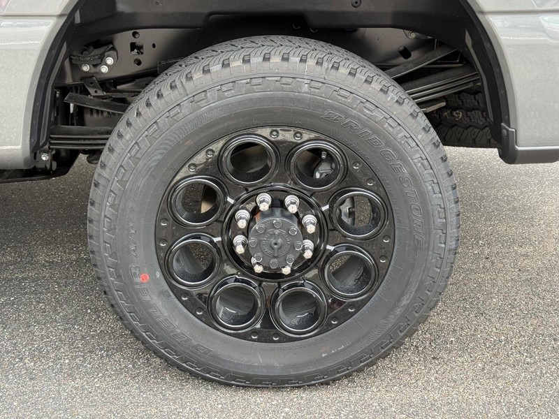 Ford Super Duty F-250 SRW Vehicle Full-screen Gallery Image 5