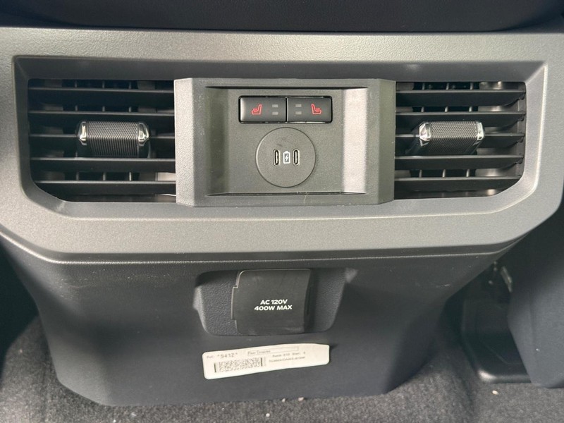 Ford Super Duty F-250 SRW Vehicle Full-screen Gallery Image 7