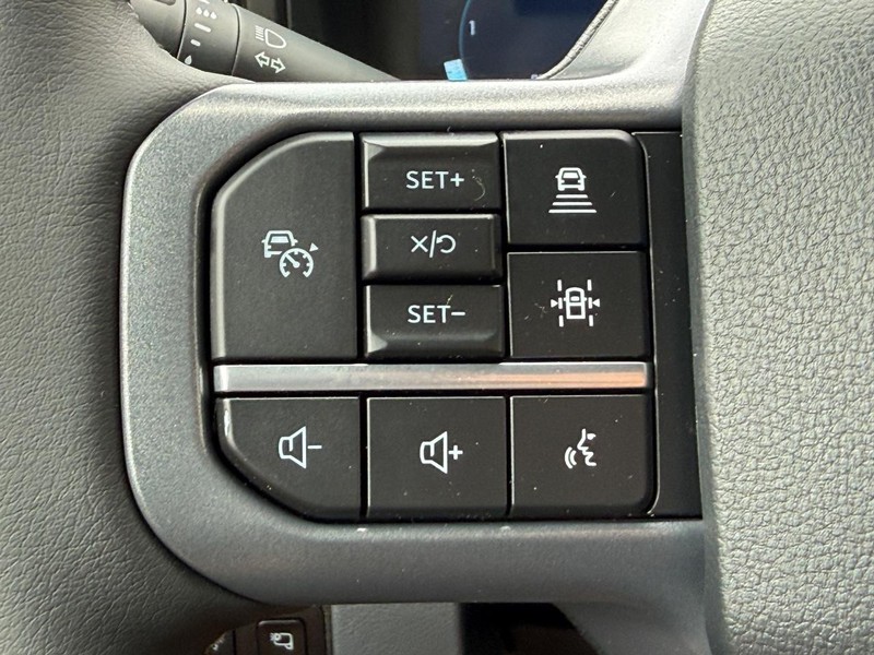 Ford Super Duty F-250 SRW Vehicle Full-screen Gallery Image 10
