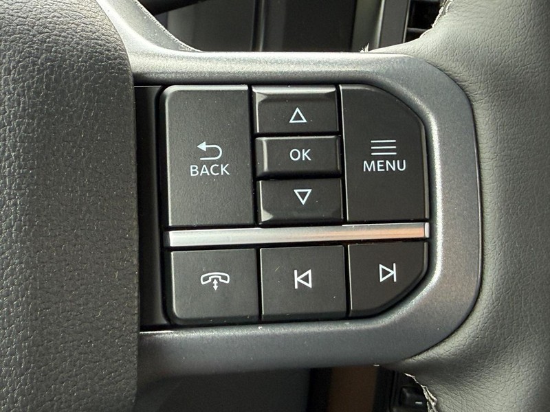 Ford Super Duty F-250 SRW Vehicle Full-screen Gallery Image 11