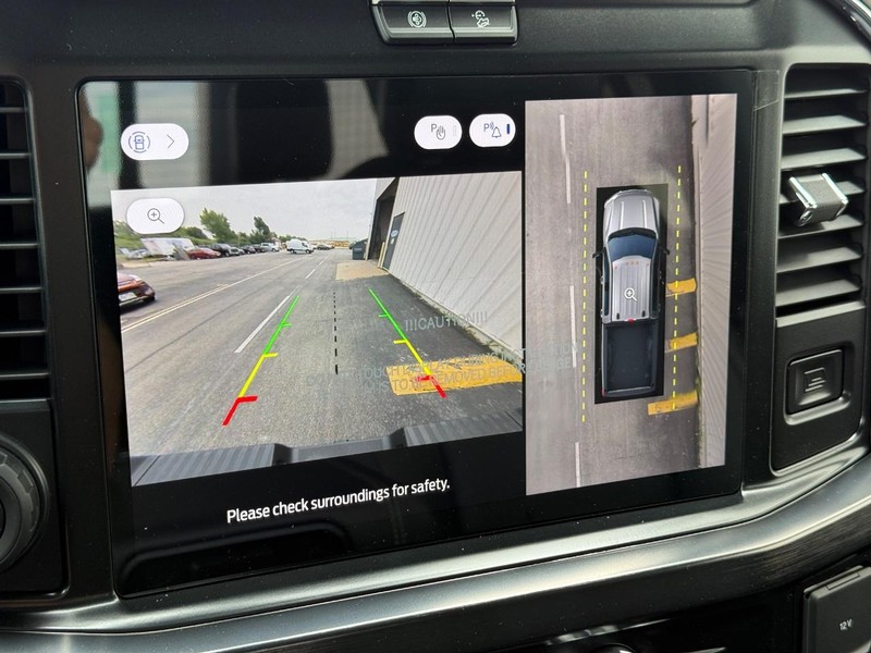 Ford Super Duty F-250 SRW Vehicle Full-screen Gallery Image 14
