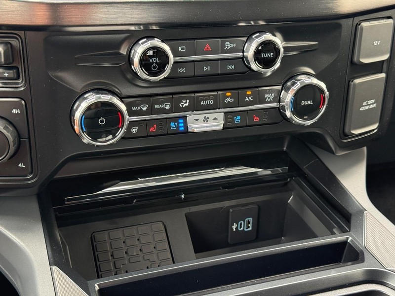 Ford Super Duty F-250 SRW Vehicle Full-screen Gallery Image 16