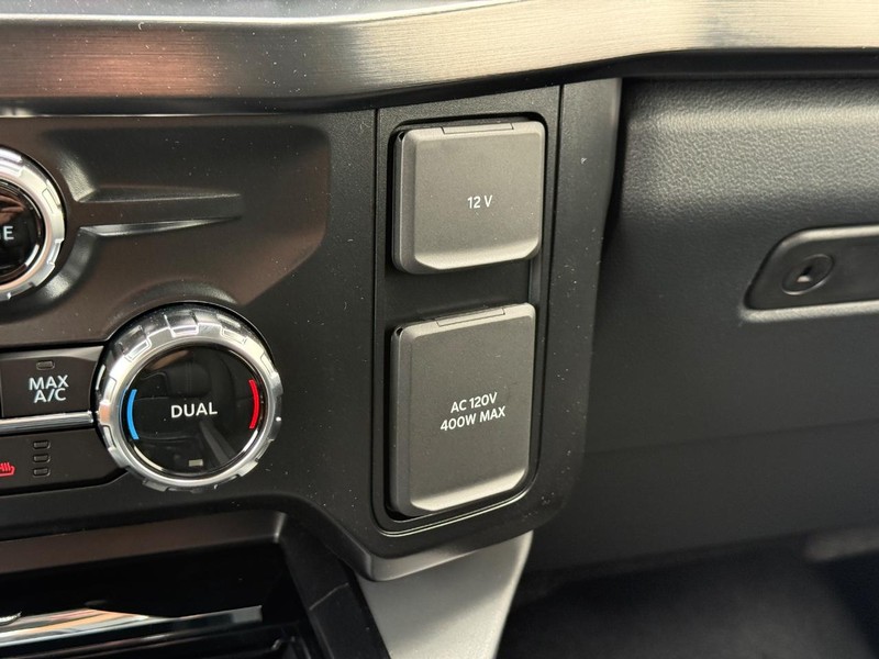 Ford Super Duty F-250 SRW Vehicle Full-screen Gallery Image 17