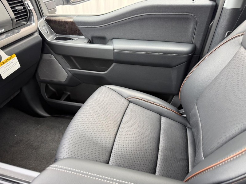 Ford Super Duty F-250 SRW Vehicle Full-screen Gallery Image 18