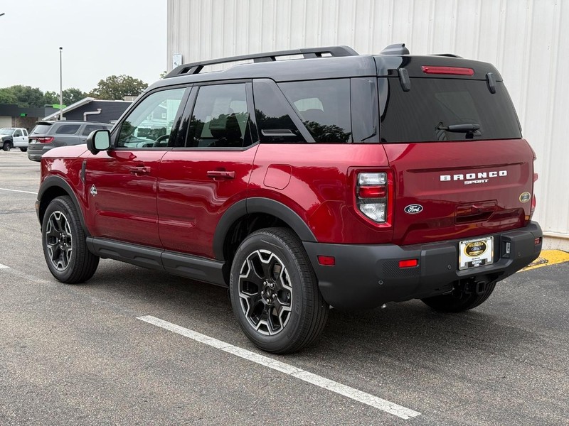 Ford Bronco Sport Vehicle Full-screen Gallery Image 3