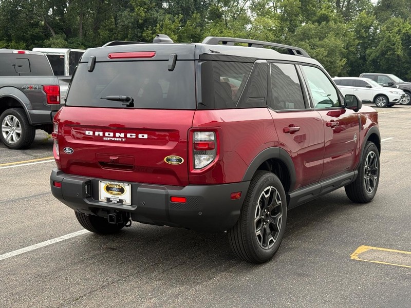 Ford Bronco Sport Vehicle Full-screen Gallery Image 5