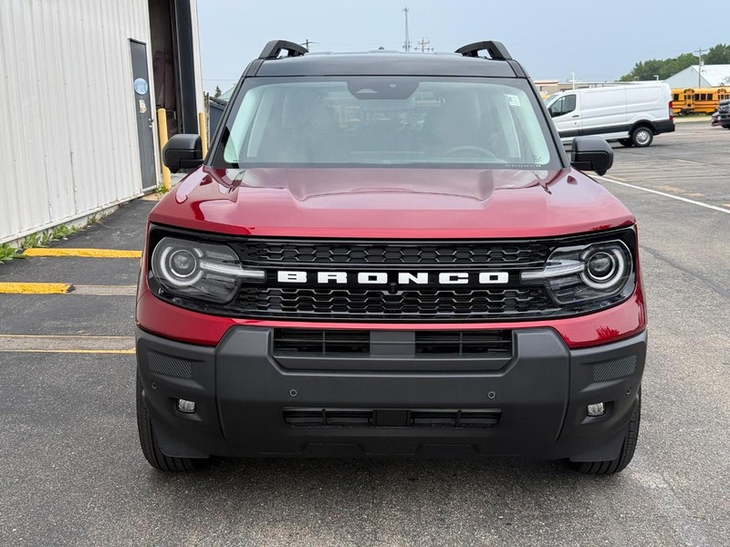 Ford Bronco Sport Vehicle Full-screen Gallery Image 8
