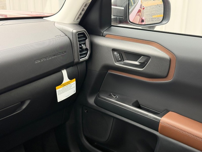 Ford Bronco Sport Vehicle Full-screen Gallery Image 14
