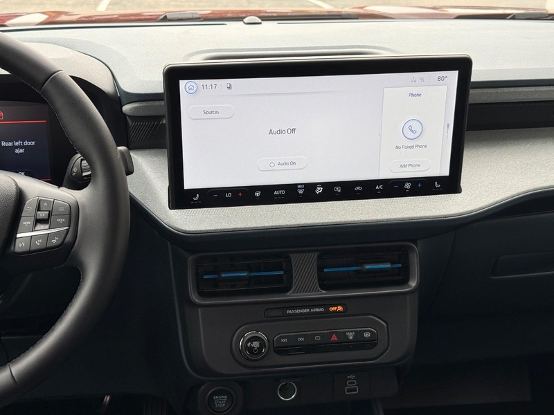 Ford Maverick Vehicle Full-screen Gallery Image 11