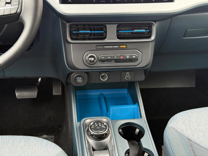 Ford Maverick Vehicle Full-screen Gallery Image 12