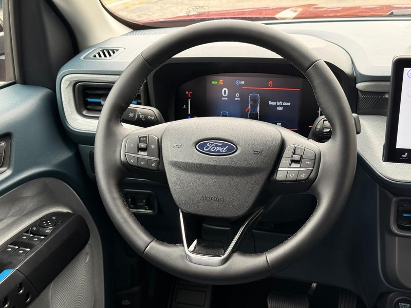 Ford Maverick Vehicle Full-screen Gallery Image 13