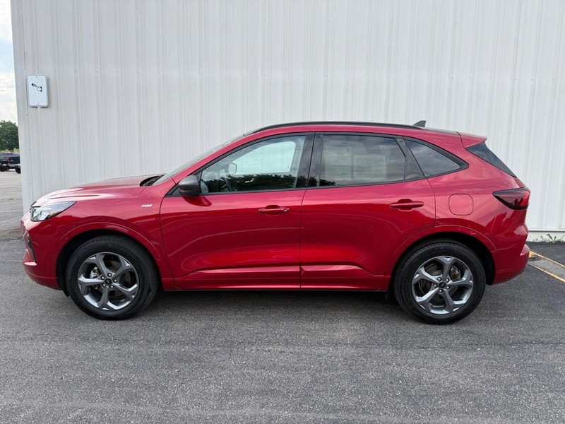 Ford Escape Vehicle Full-screen Gallery Image 2
