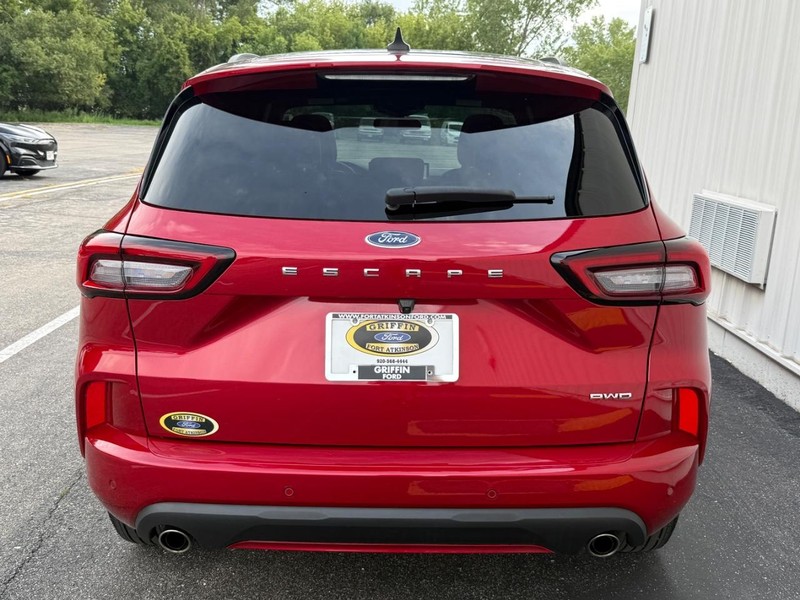 Ford Escape Vehicle Full-screen Gallery Image 4