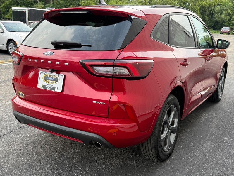 Ford Escape Vehicle Full-screen Gallery Image 6
