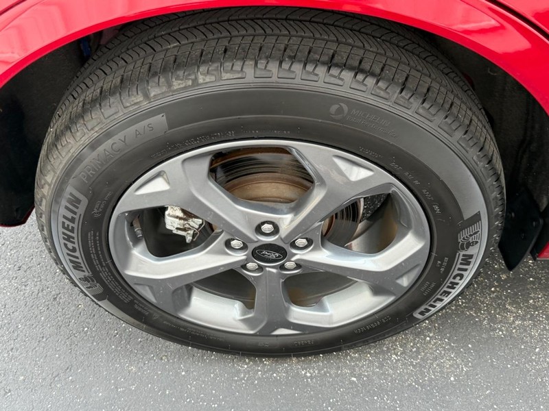 Ford Escape Vehicle Full-screen Gallery Image 7