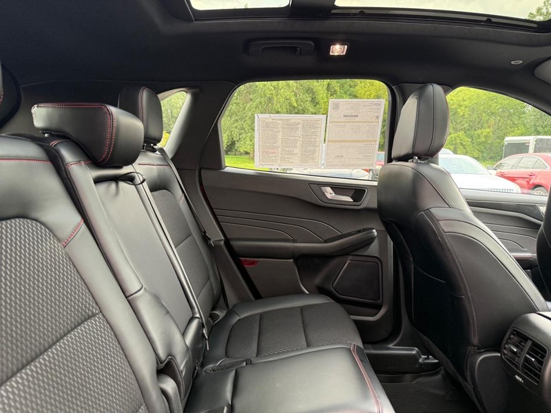 Ford Escape Vehicle Full-screen Gallery Image 9