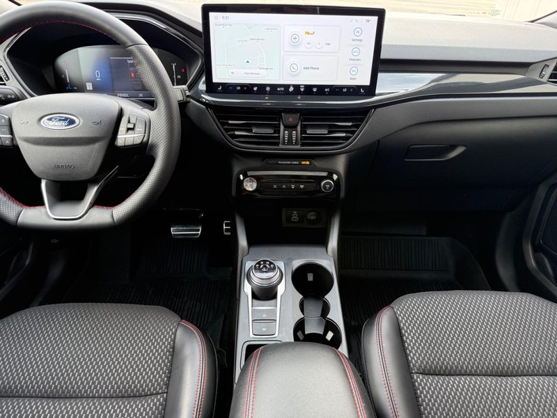 Ford Escape Vehicle Full-screen Gallery Image 10