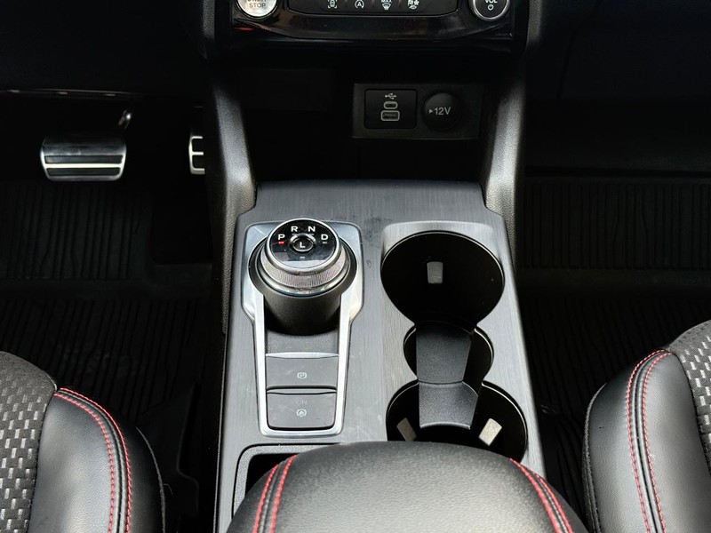 Ford Escape Vehicle Full-screen Gallery Image 12