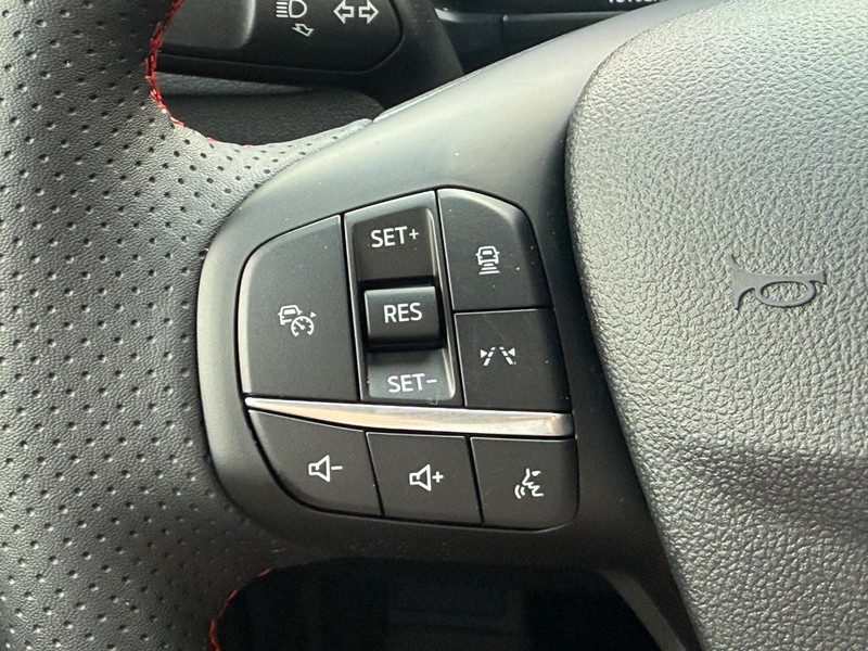 Ford Escape Vehicle Full-screen Gallery Image 15