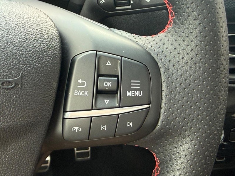Ford Escape Vehicle Full-screen Gallery Image 16
