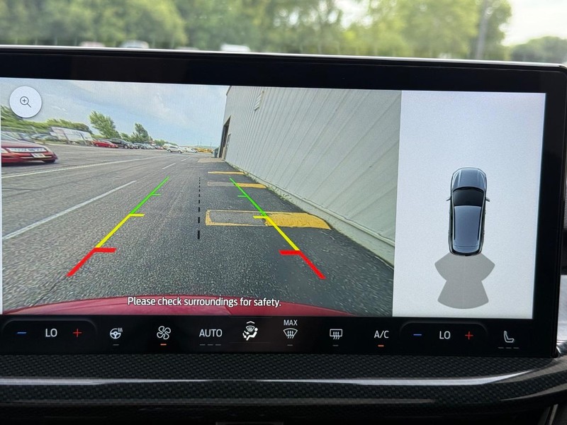 Ford Escape Vehicle Full-screen Gallery Image 18