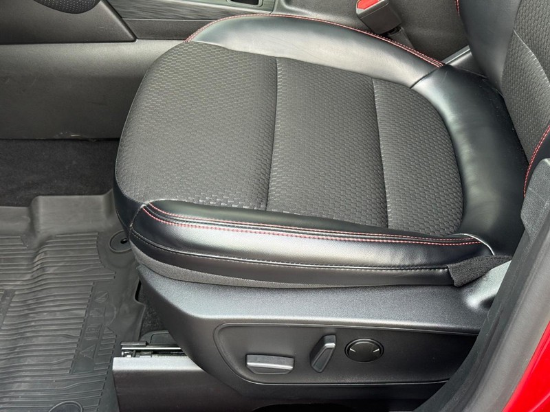 Ford Escape Vehicle Full-screen Gallery Image 21