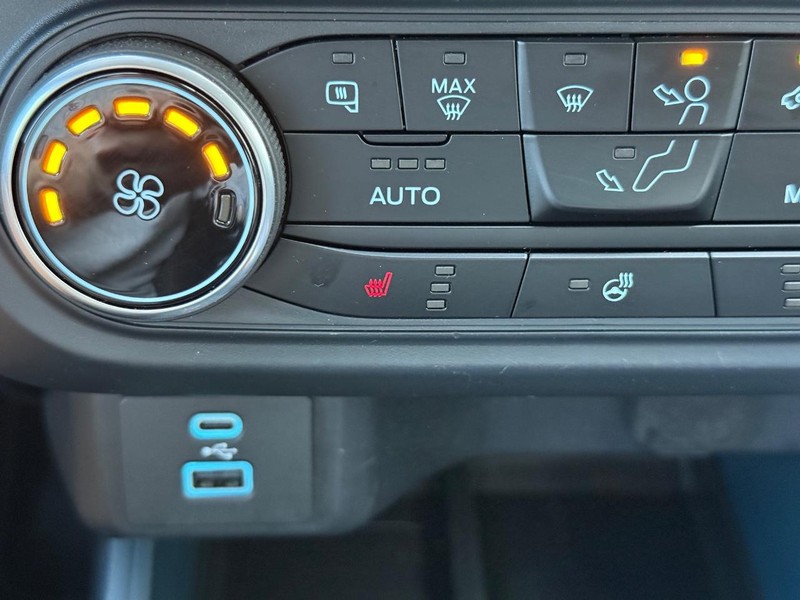 Ford Maverick Vehicle Full-screen Gallery Image 19