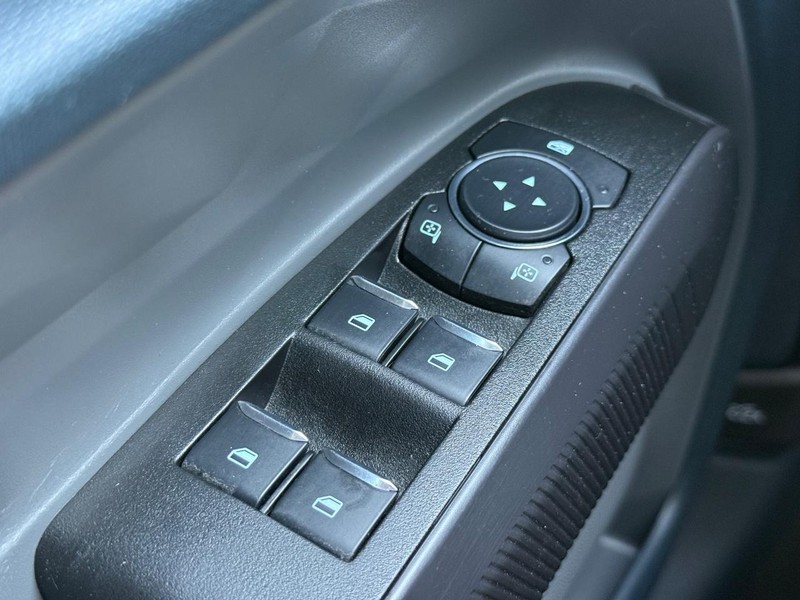 Ford Maverick Vehicle Full-screen Gallery Image 20